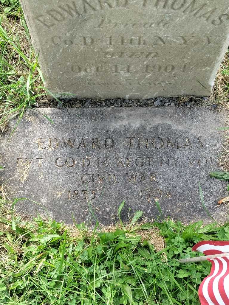 Edward Thomas's grave. Photo 4