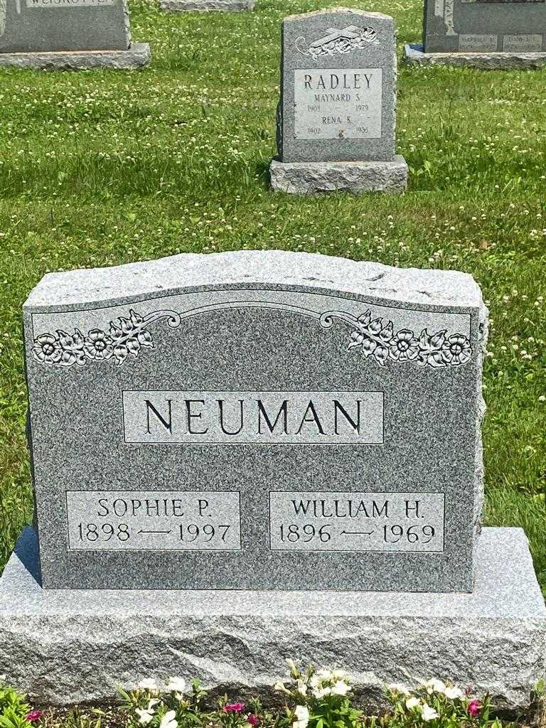 Sophie P. Neuman's grave. Photo 3