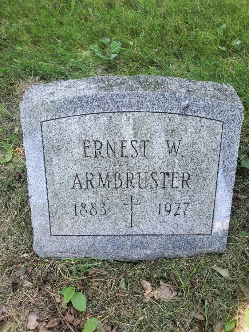 Ernest W. Armbruster's grave. Photo 3