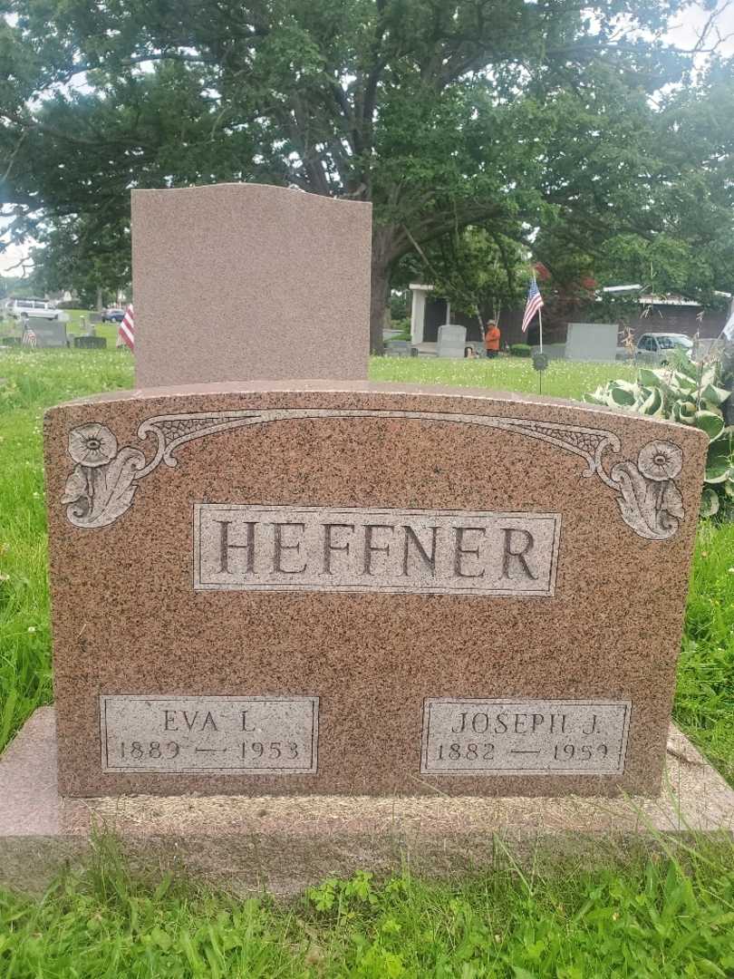 Eva L. Heffner's grave. Photo 3