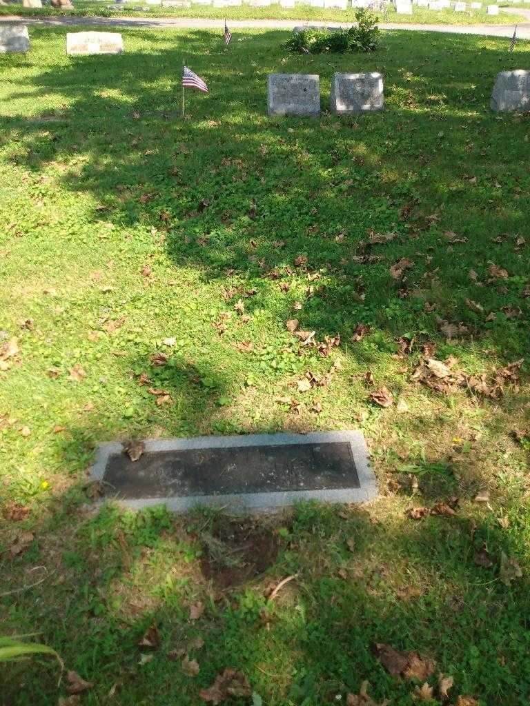 Claude Dwyer's grave. Photo 1