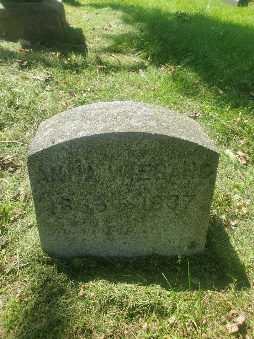 Anna Wiegand's grave. Photo 3