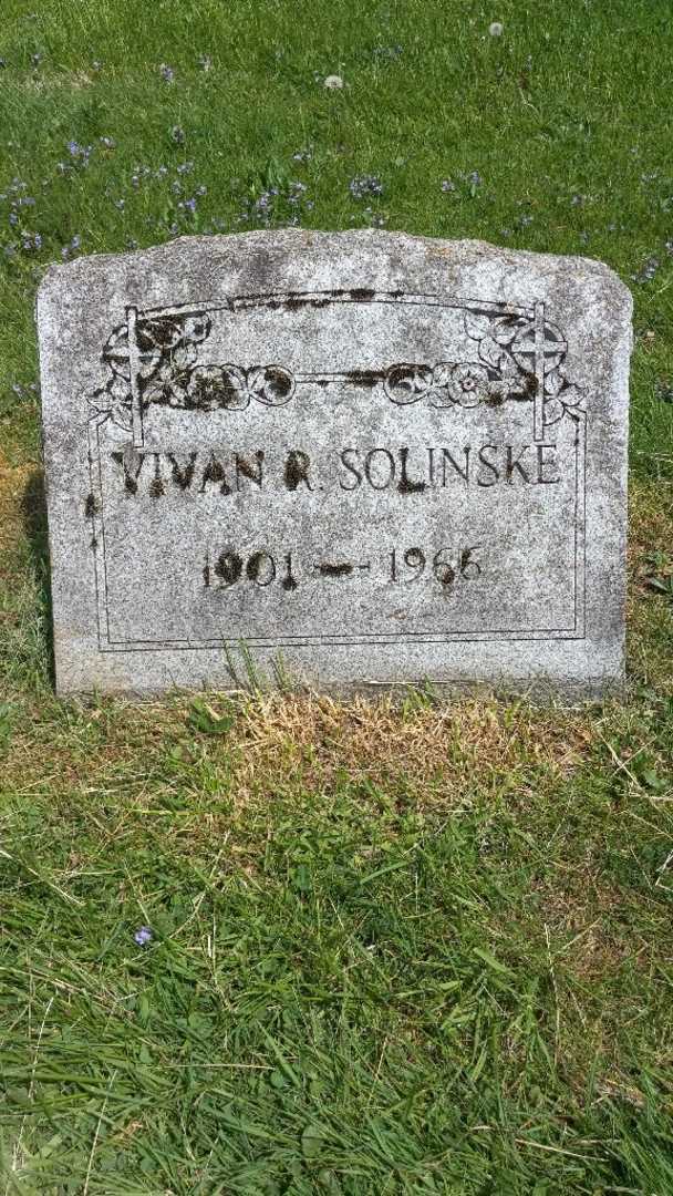 Vivian Solinske's grave. Photo 4