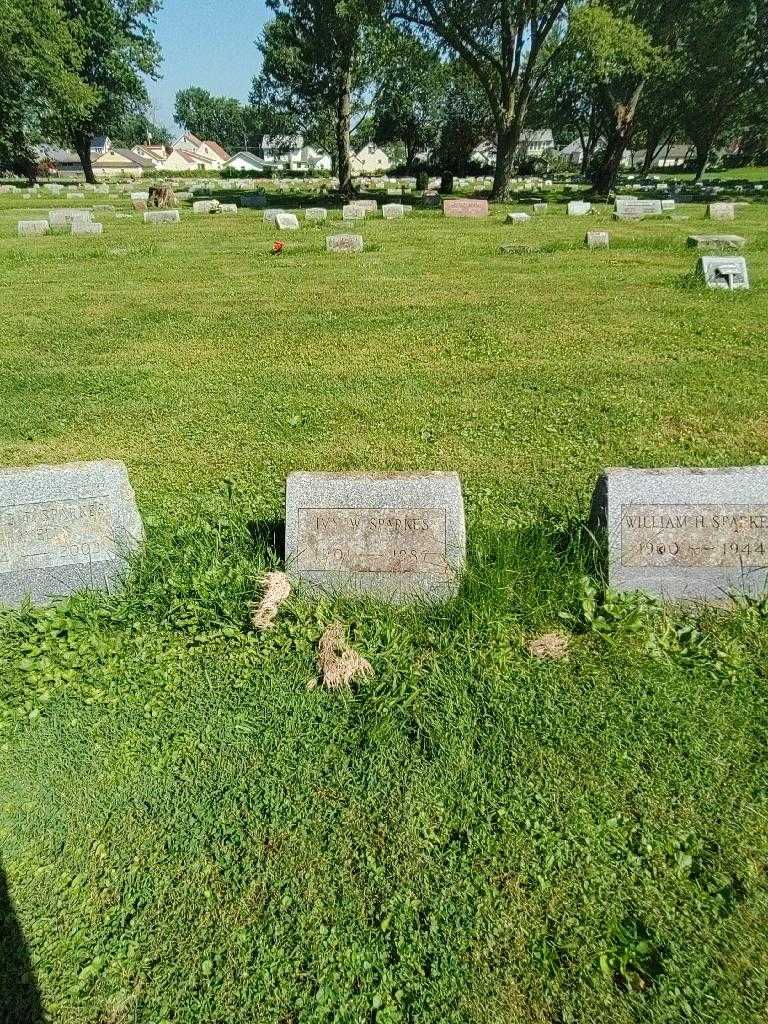 Ivy W. Sparkes's grave. Photo 1