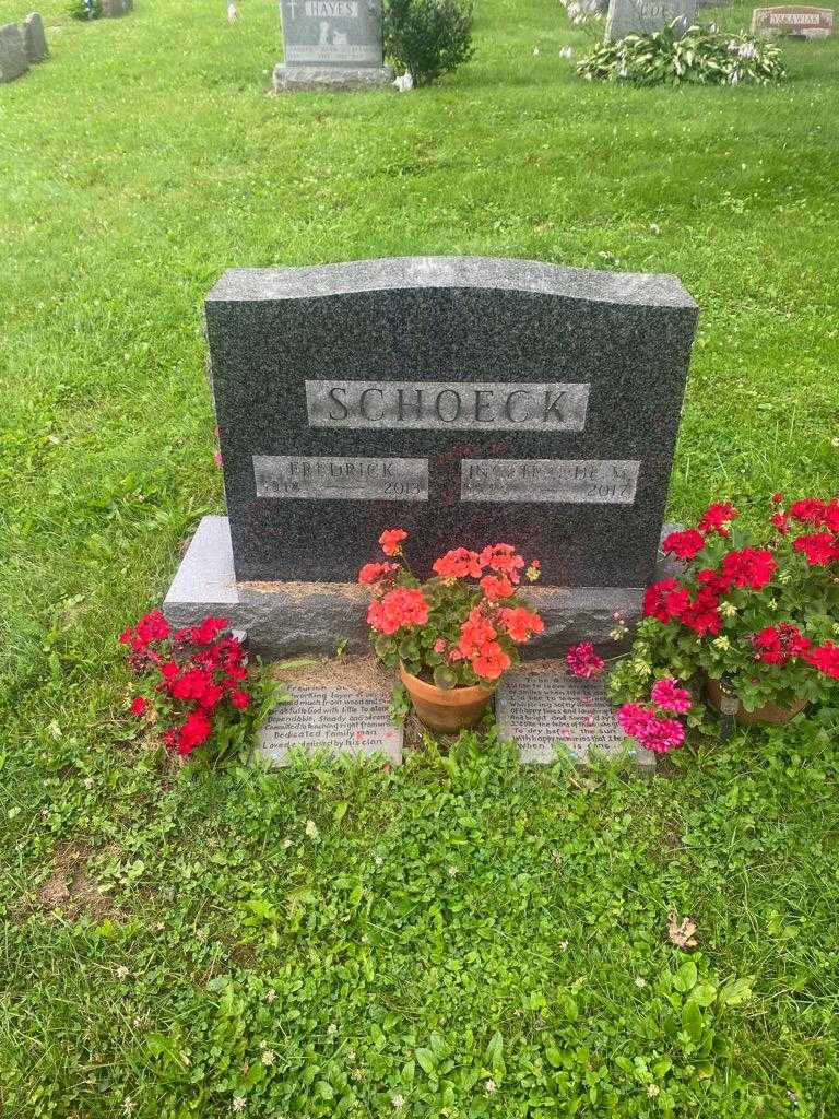 Fredrick Schoeck's grave. Photo 2