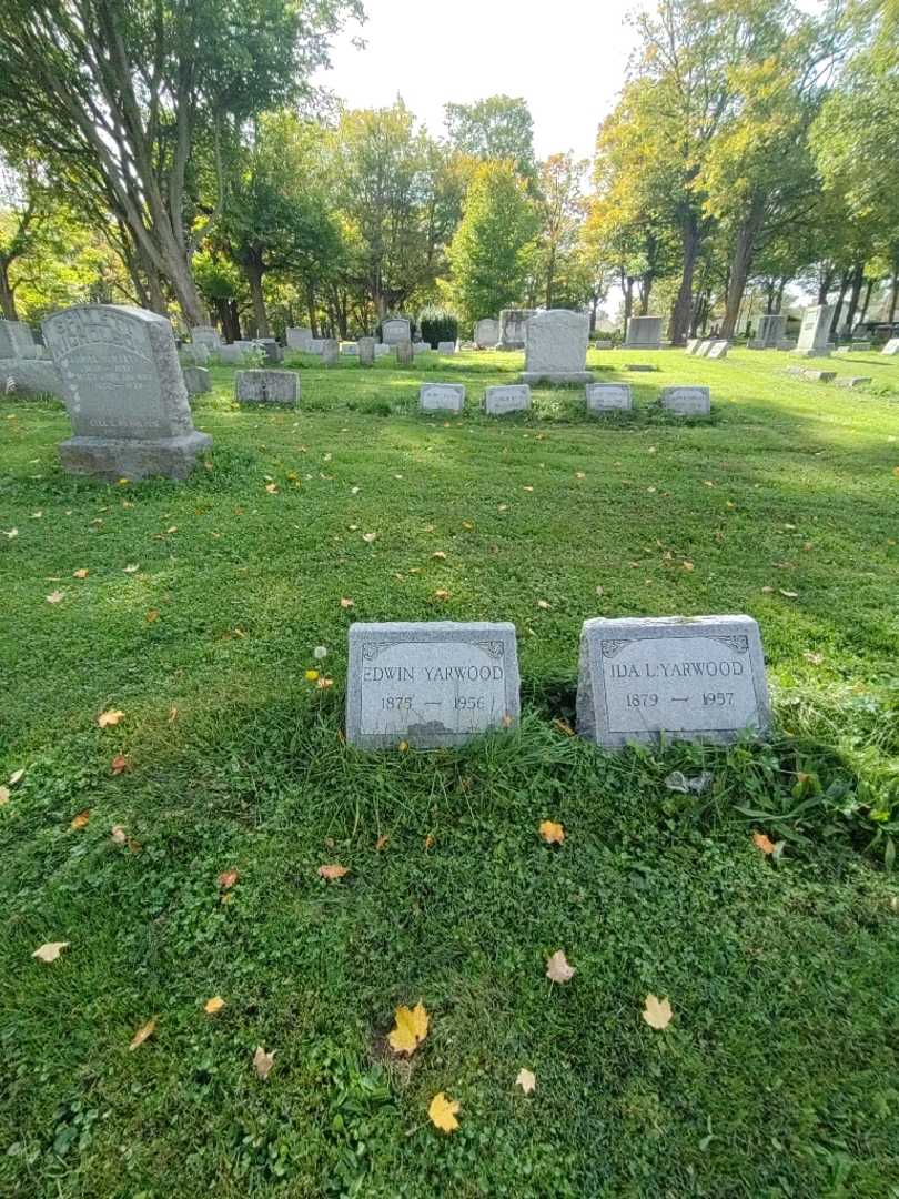 Edwin Yarwood's grave. Photo 1