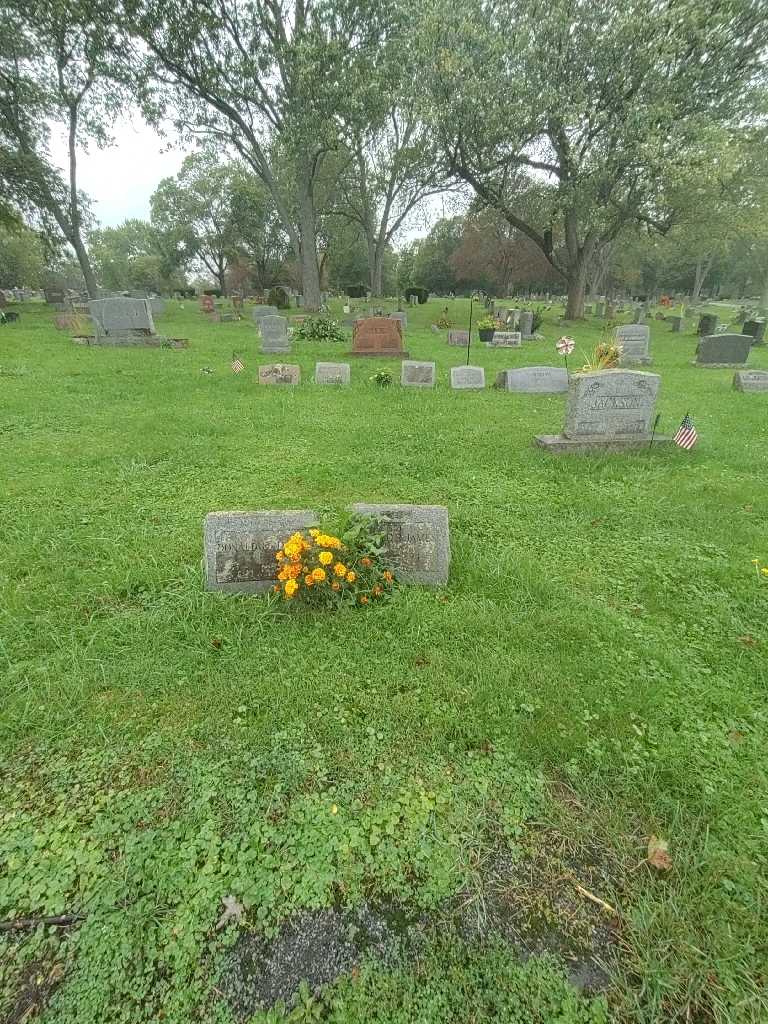 Harold R. James's grave. Photo 1