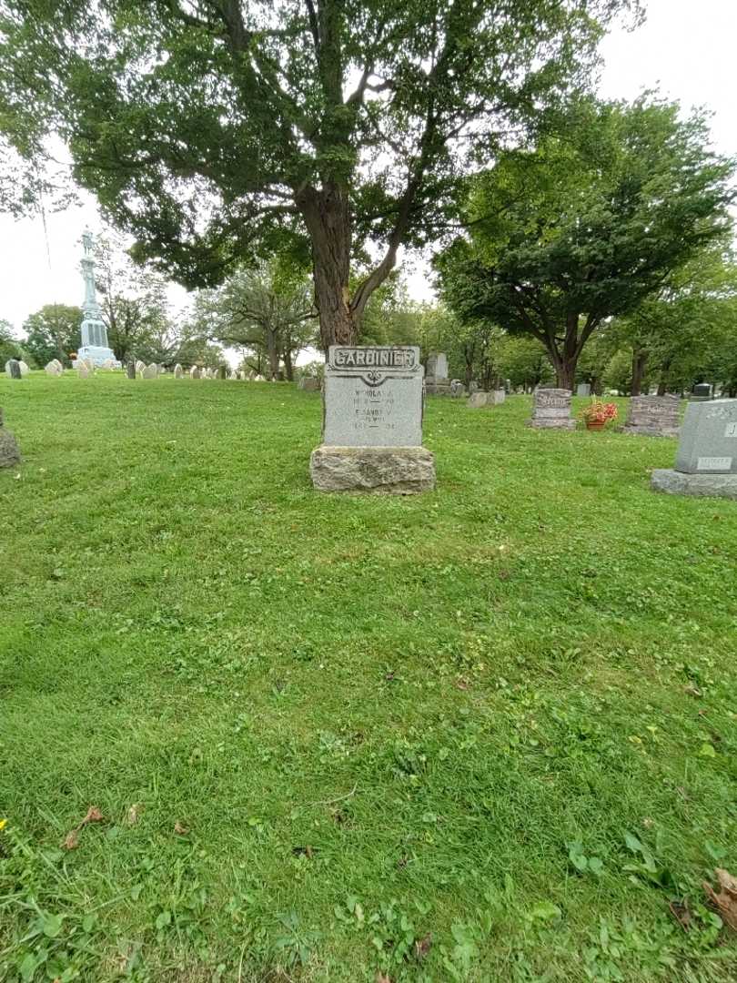 Eleanor M. Smith Gardinier's grave. Photo 1