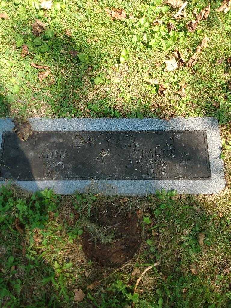 Claude Dwyer's grave. Photo 2