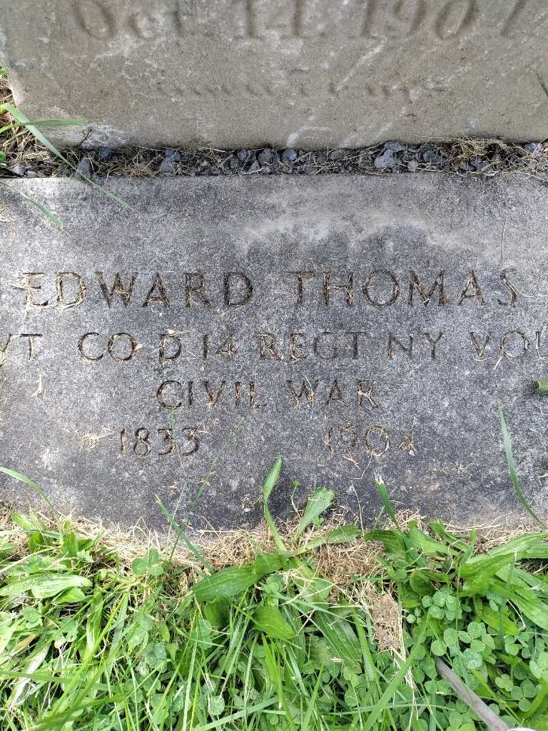 Edward Thomas's grave. Photo 5