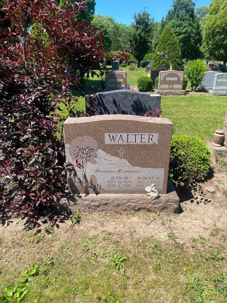 Robert H. Walter's grave. Photo 1