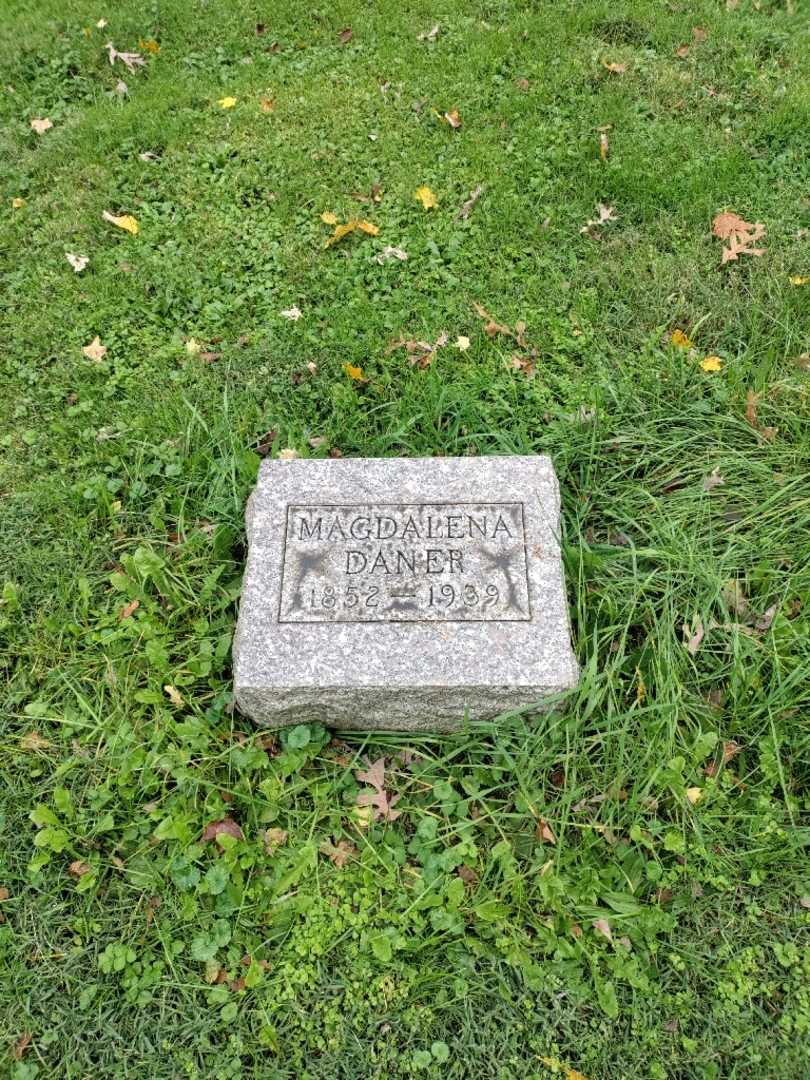 Magdalena W. Daner's grave. Photo 2
