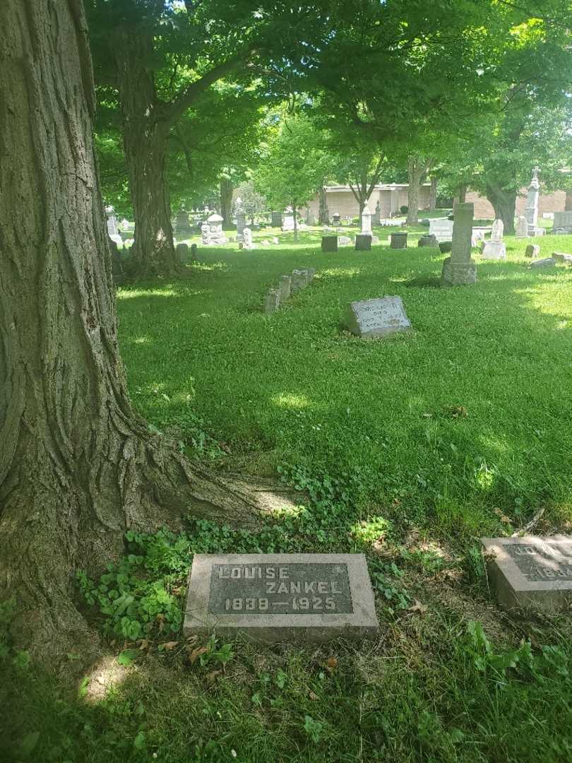 Louise Zankel's grave. Photo 2