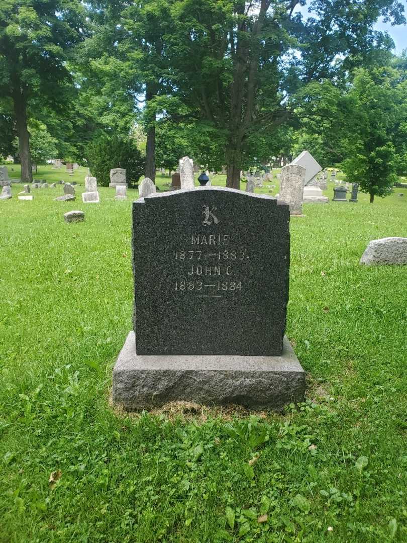 Marie Klaila's grave. Photo 3