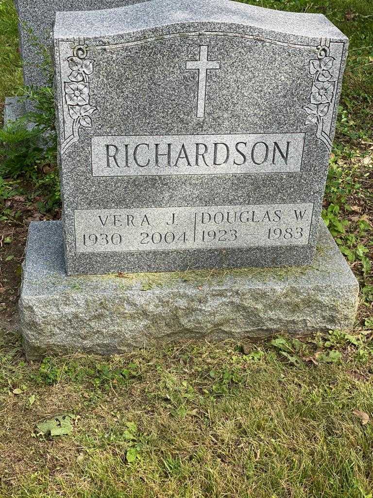 Douglas W. Richardson's grave. Photo 3