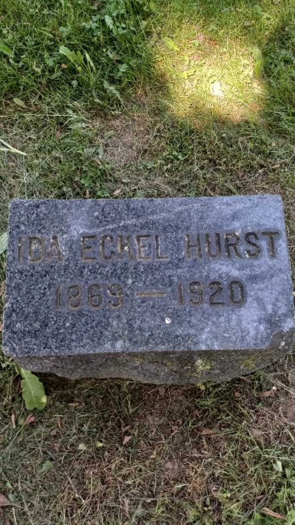 Ida Hurst's grave. Photo 4