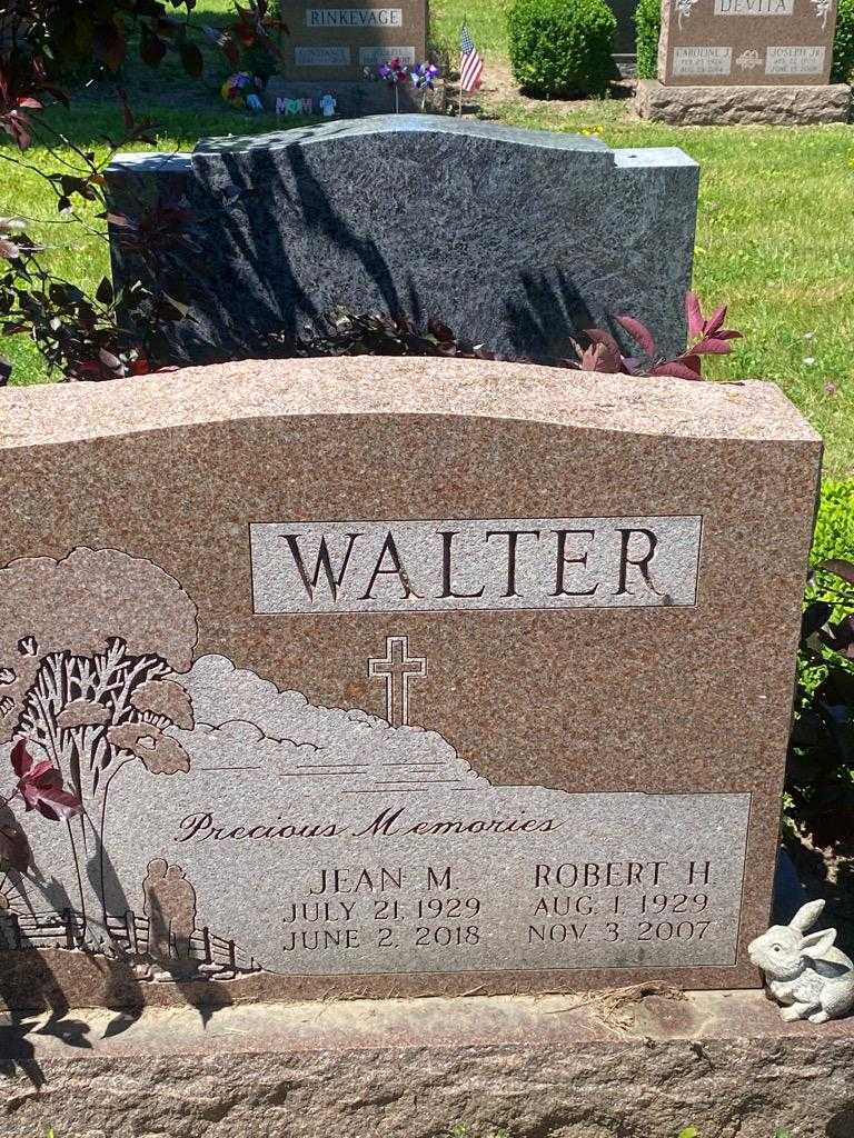 Robert H. Walter's grave. Photo 2