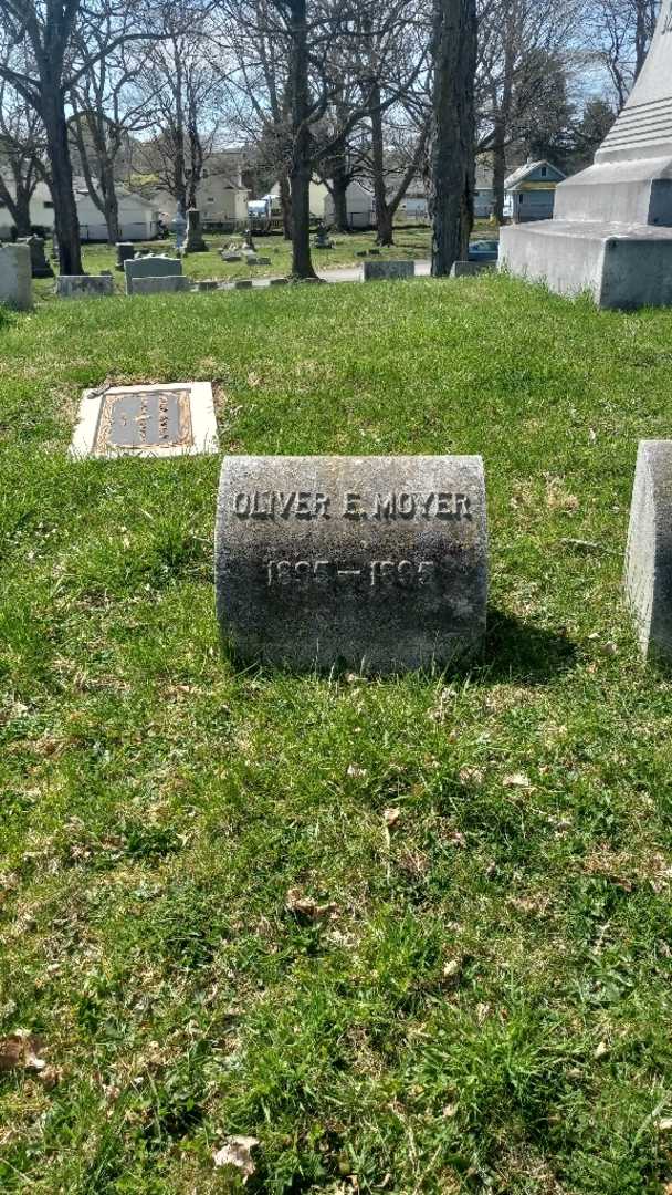 Oliver E. Moyer's grave. Photo 3