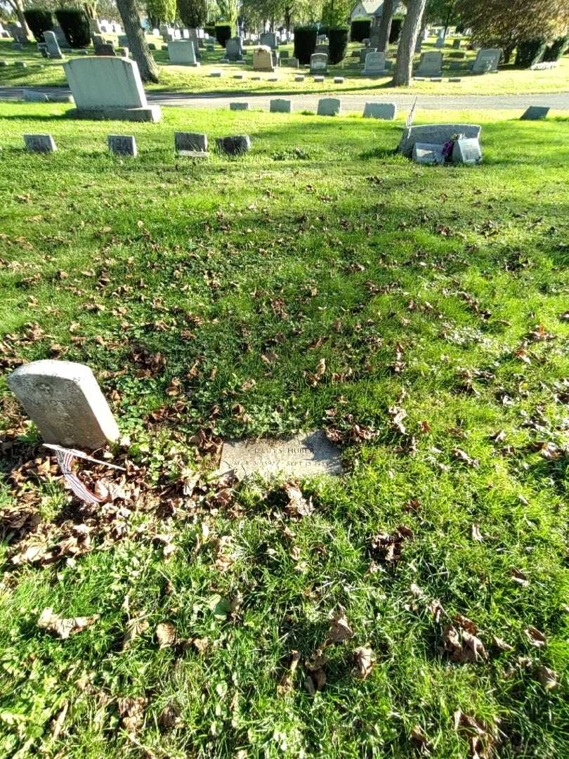 Gladys H. Huber's grave. Photo 2