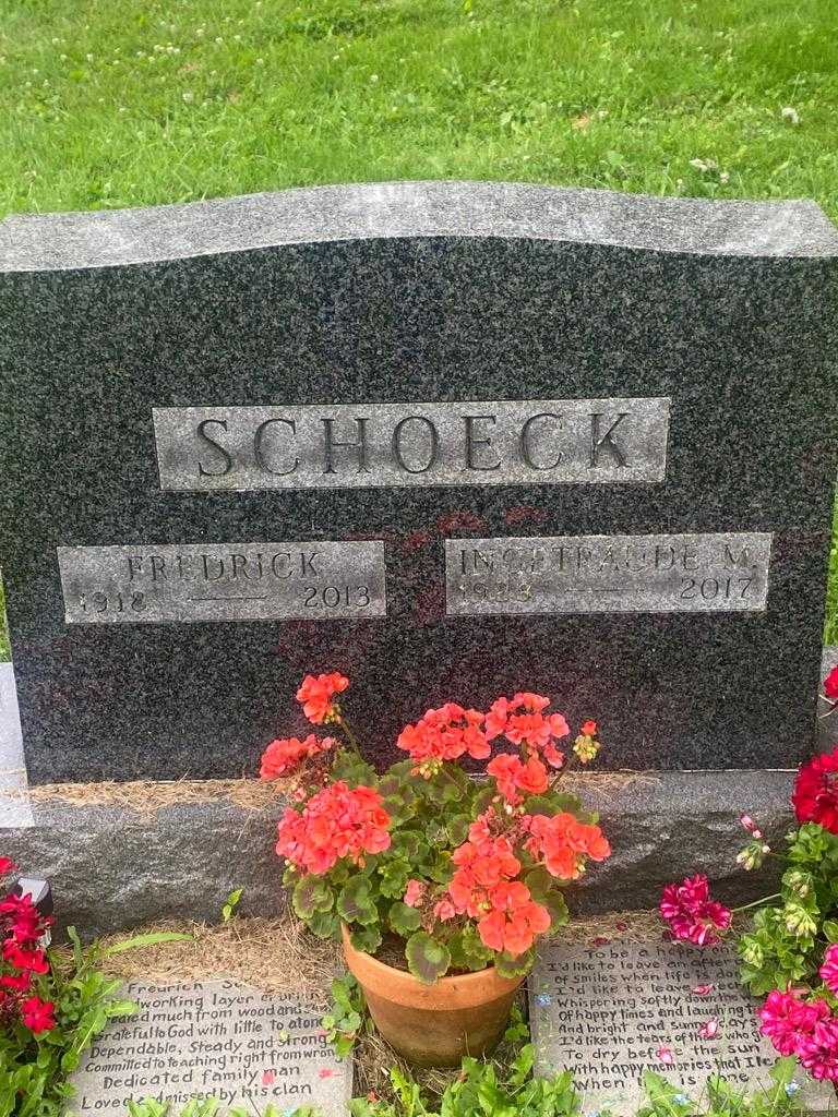 Fredrick Schoeck's grave. Photo 3