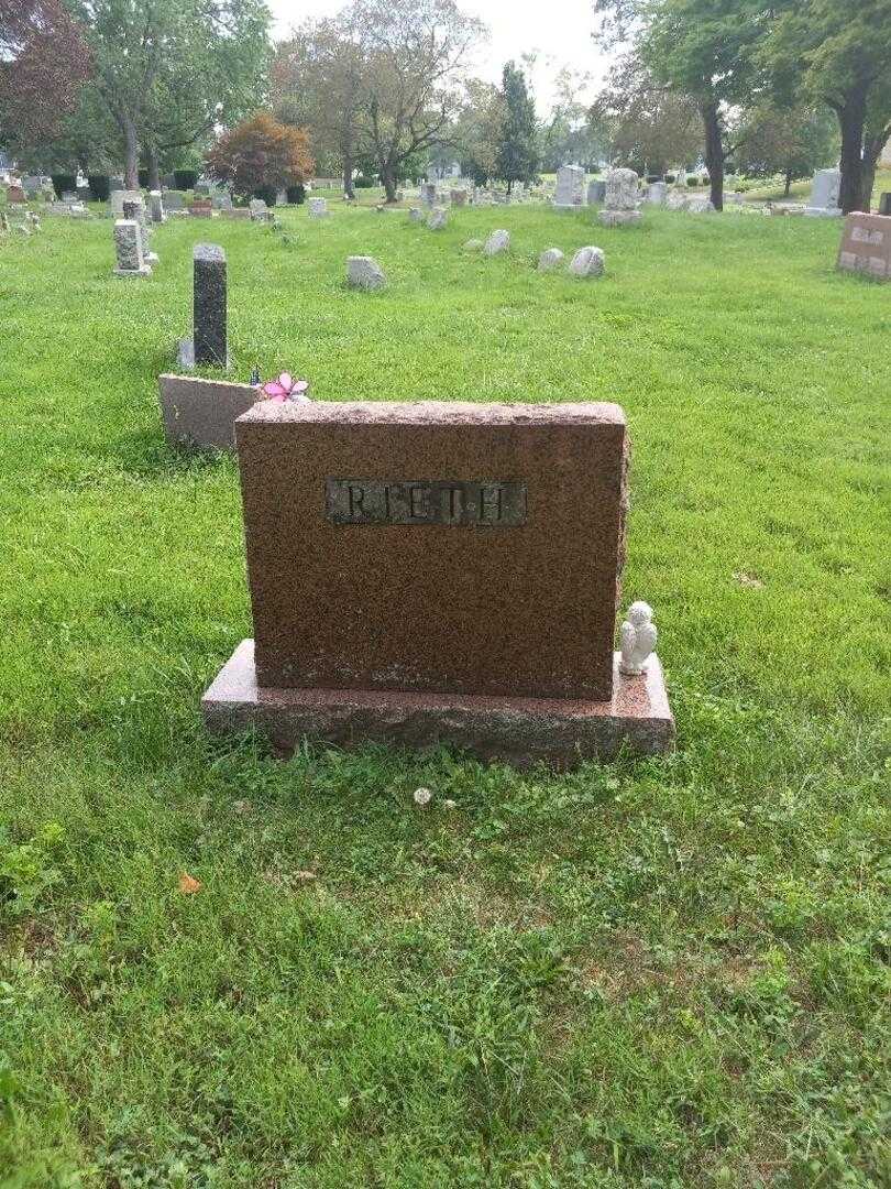 Frances M. Rieth's grave. Photo 4