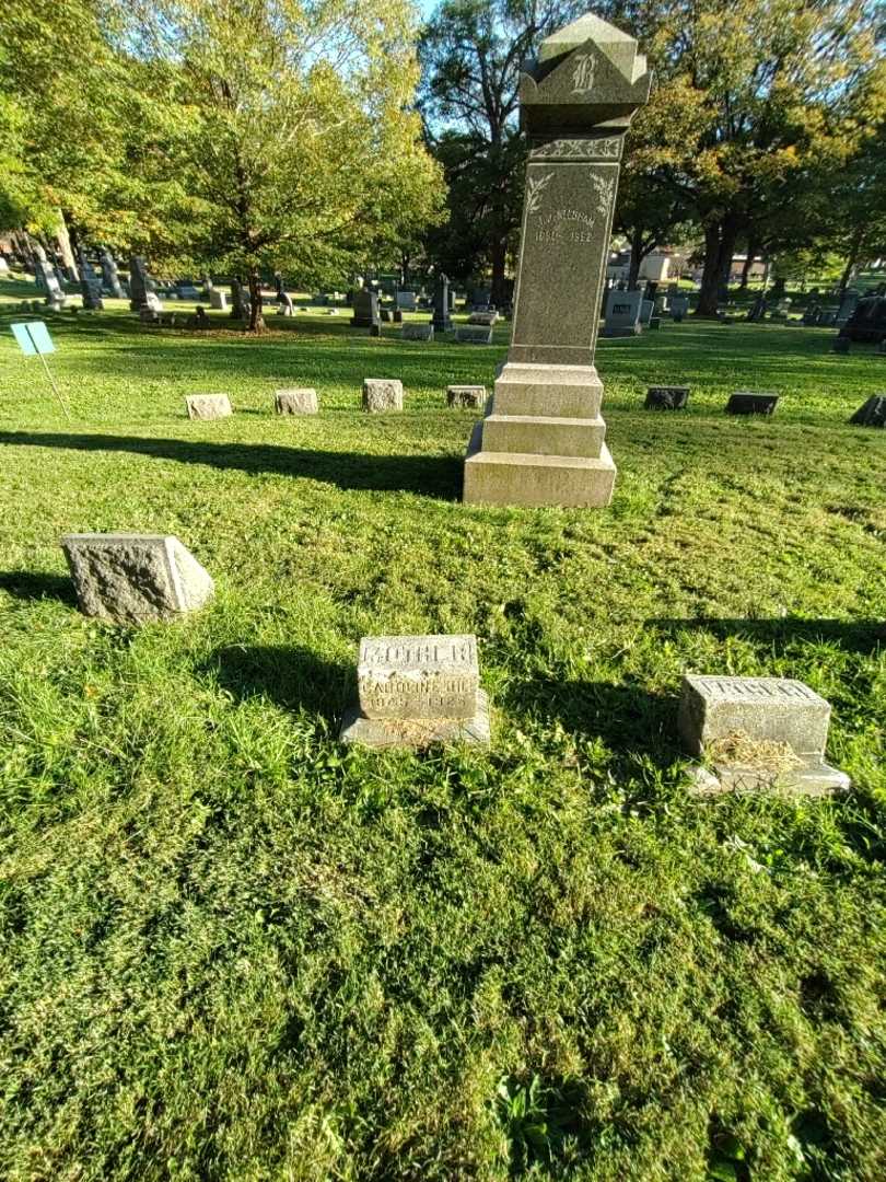 Caroline Hill's grave. Photo 1