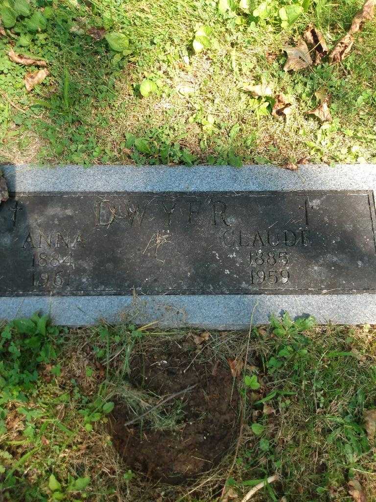 Claude Dwyer's grave. Photo 3