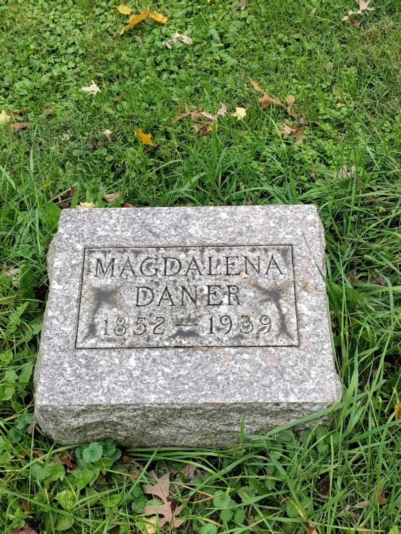 Magdalena W. Daner's grave. Photo 3
