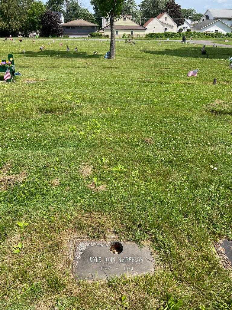 Kyle John Heifferon's grave. Photo 2