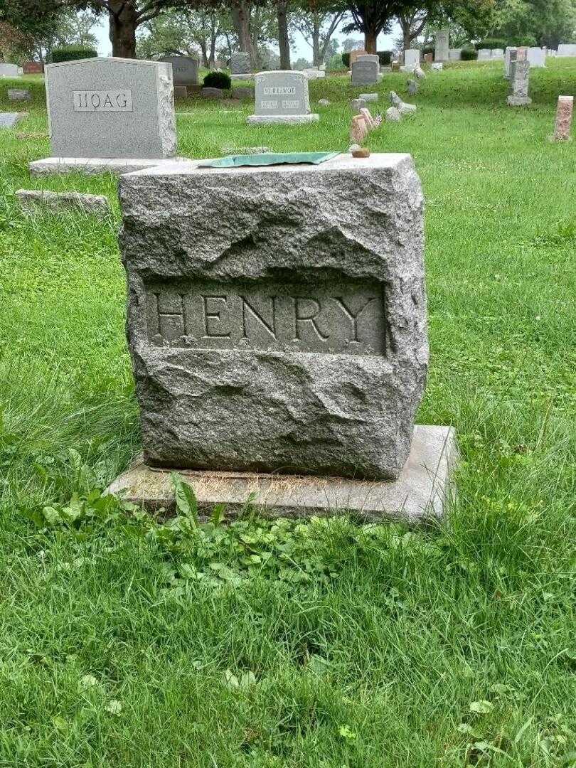 Mattie Henry's grave. Photo 4