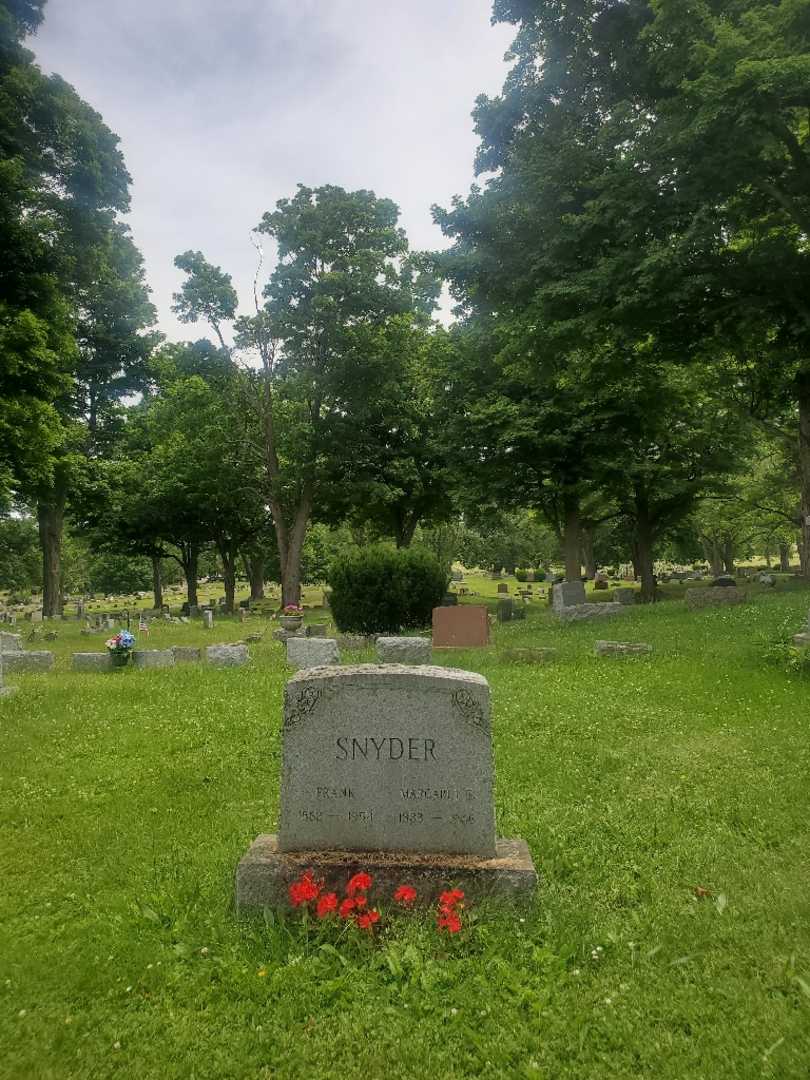 Margaret E. Snyder's grave. Photo 1