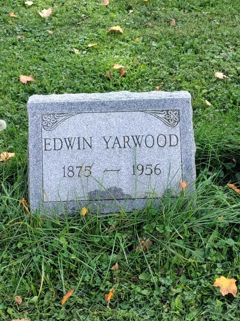 Edwin Yarwood's grave. Photo 3