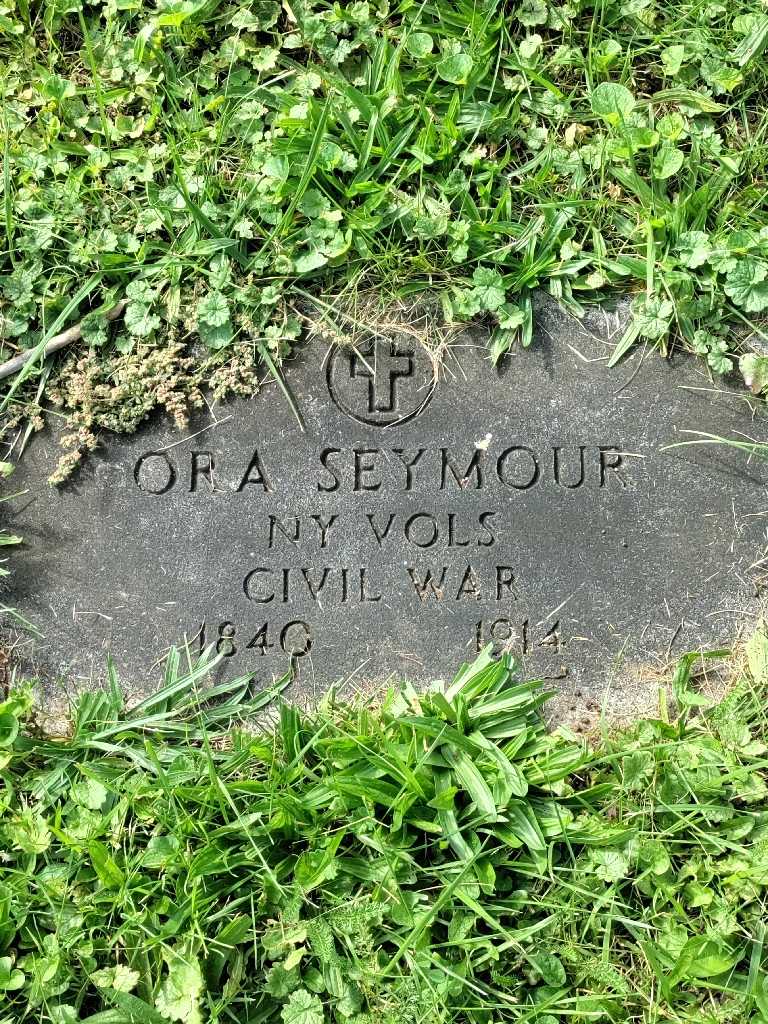 Ora Seymour's grave. Photo 3