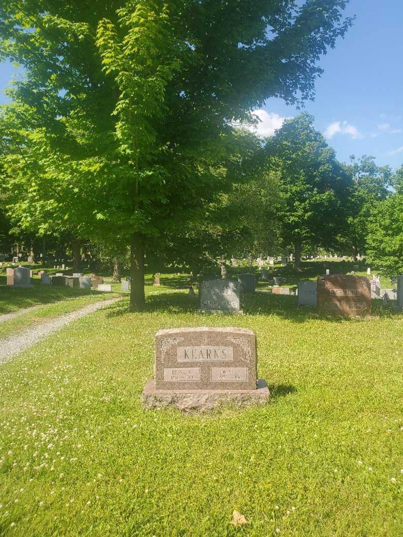 John E. Kearns's grave. Photo 1