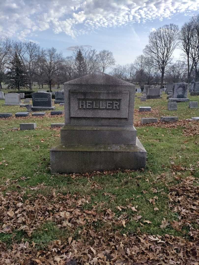 Simon W. Heller's grave. Photo 4