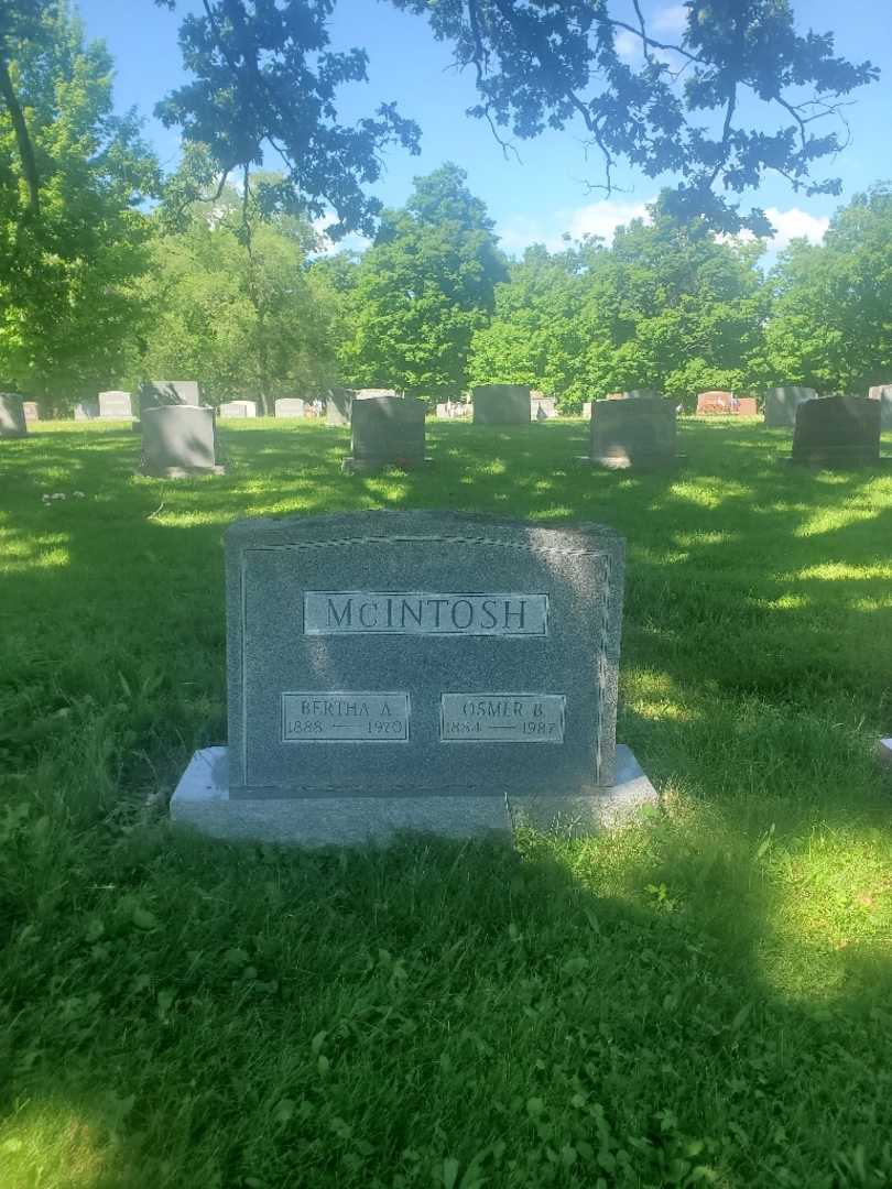 Osmer B. McIntosh's grave. Photo 2