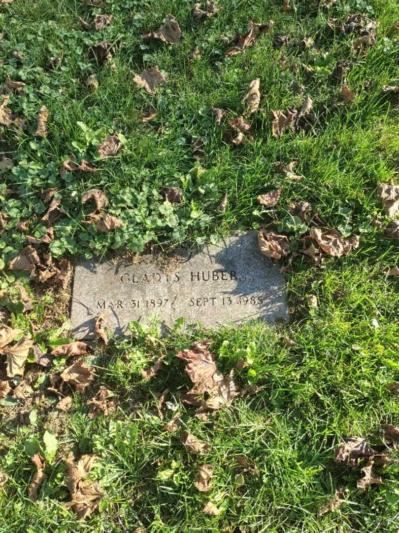 Gladys H. Huber's grave. Photo 3