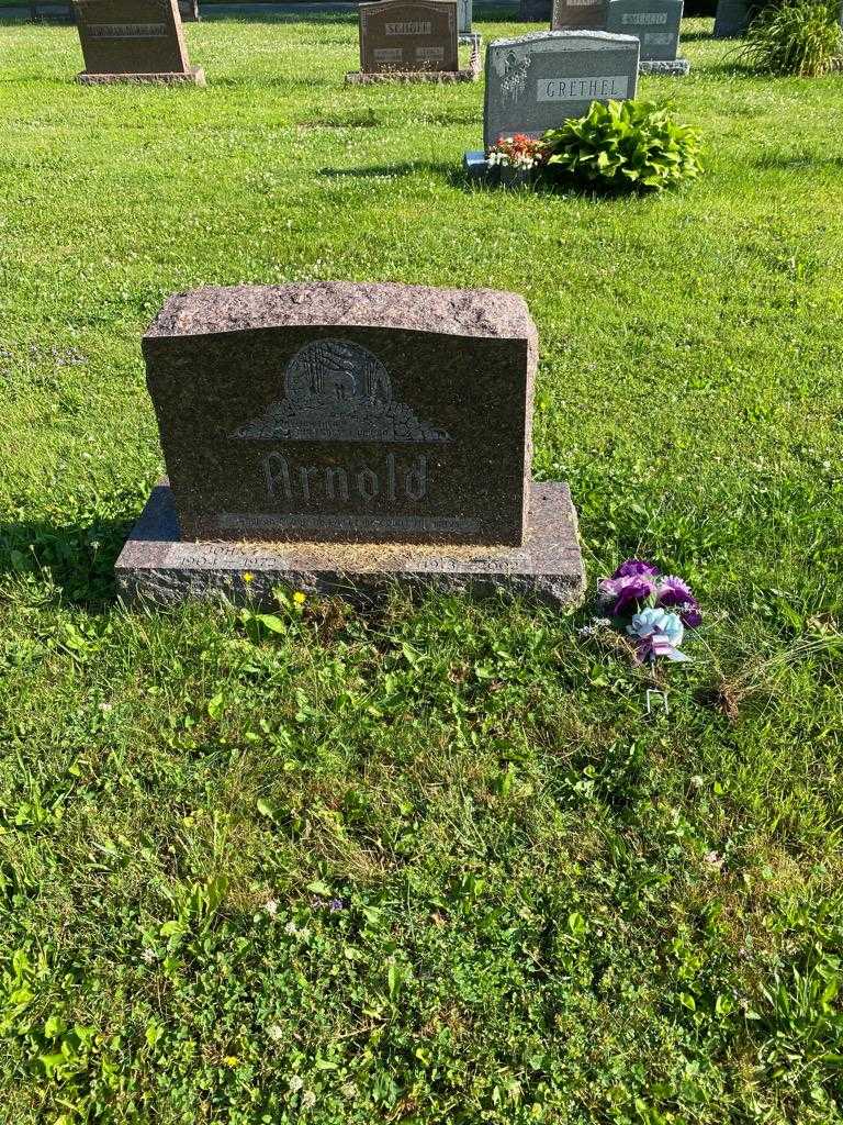 Ruby E. Arnold's grave. Photo 2
