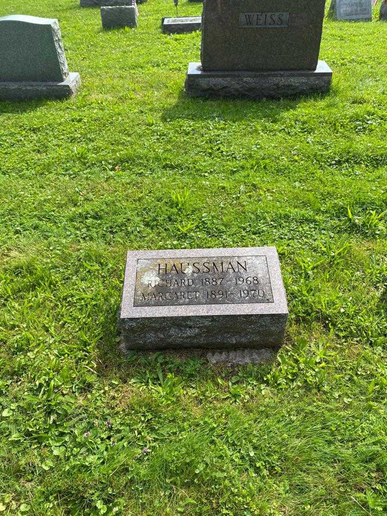 Richard Haussman's grave. Photo 2