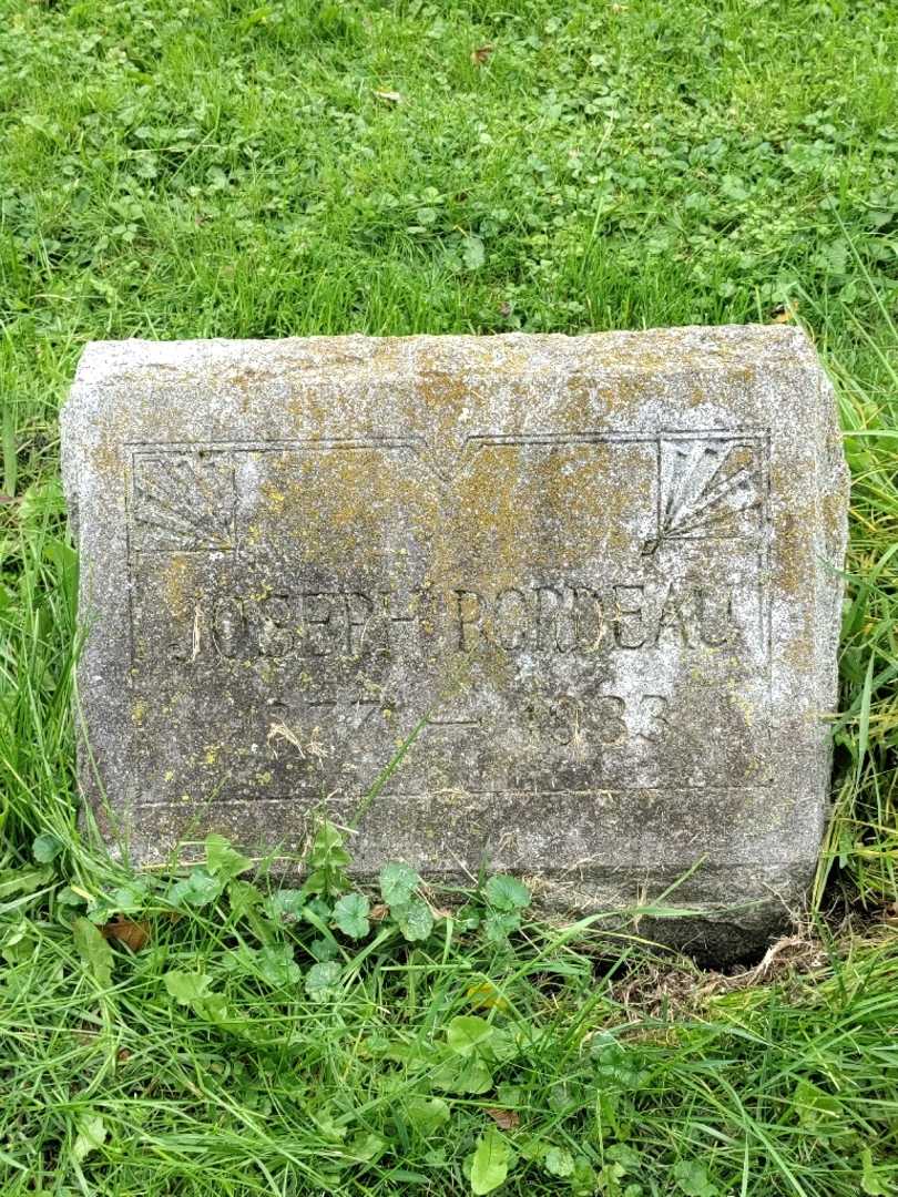 Joseph Bordeau's grave. Photo 3