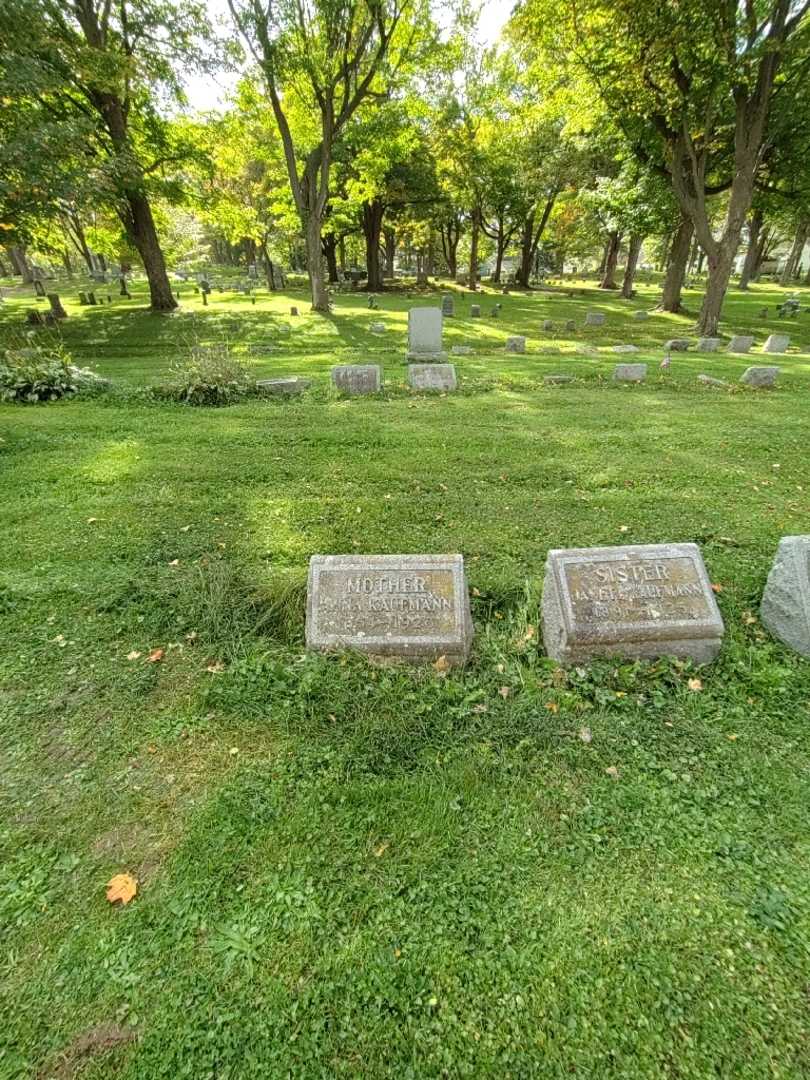 Anna Kaufmann's grave. Photo 1