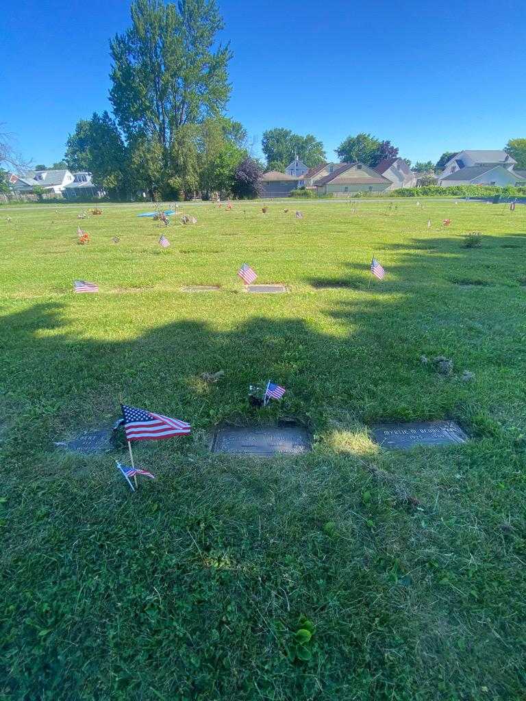 Gloria J. Harris's grave. Photo 2