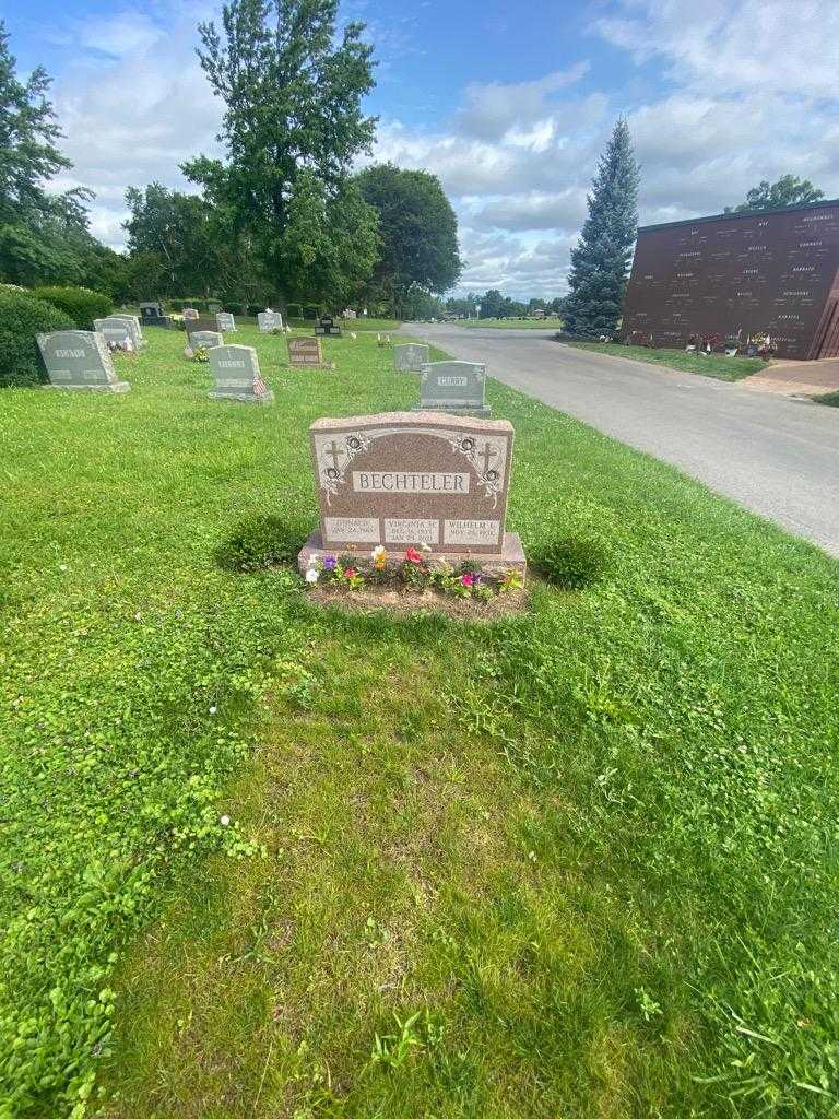 Donald Bechteler's grave. Photo 2