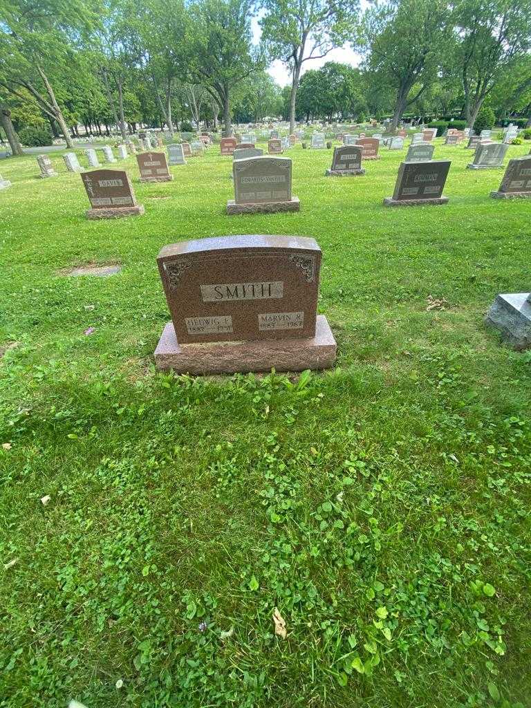 Hedwig L. Smith's grave. Photo 1