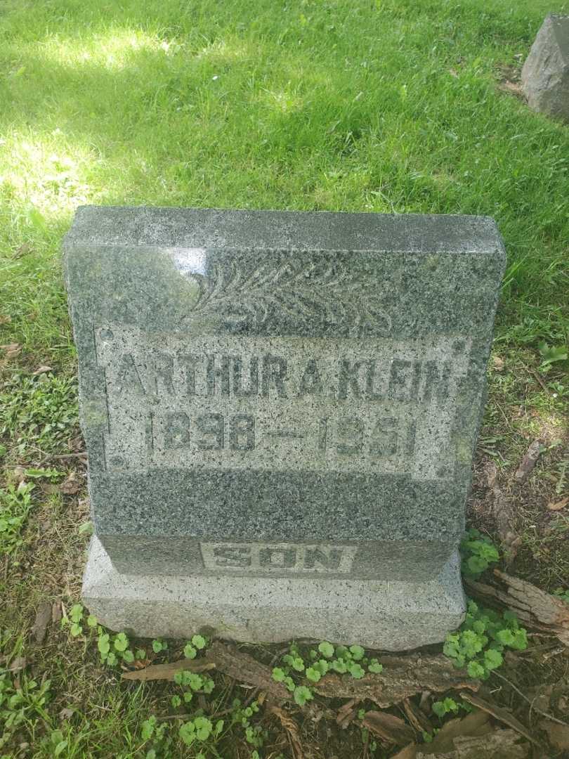 Arthur A. Klein's grave. Photo 3