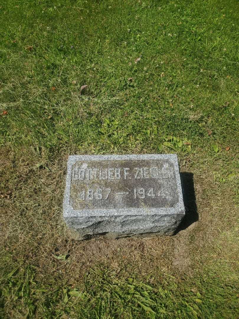 Gottlieb F. Ziegler's grave. Photo 2
