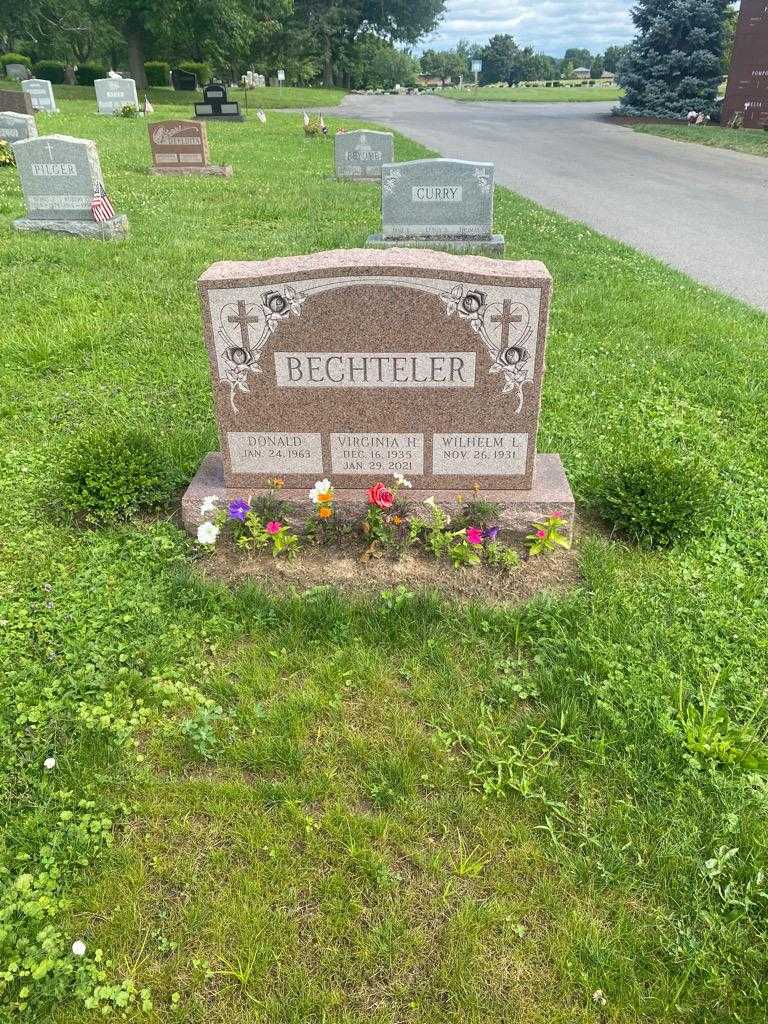 Donald Bechteler's grave. Photo 3