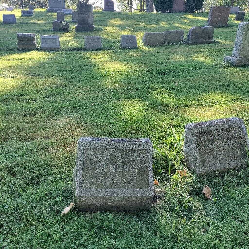 Gladys Leona Genung's grave. Photo 1