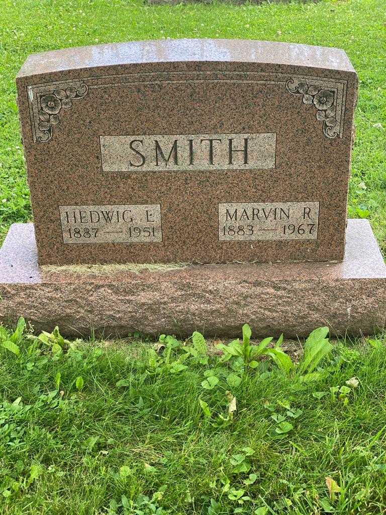 Hedwig L. Smith's grave. Photo 3