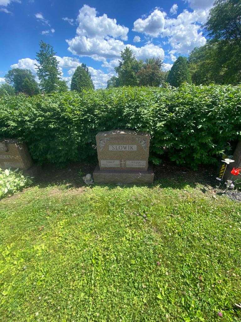 Julian Slowik's grave. Photo 1